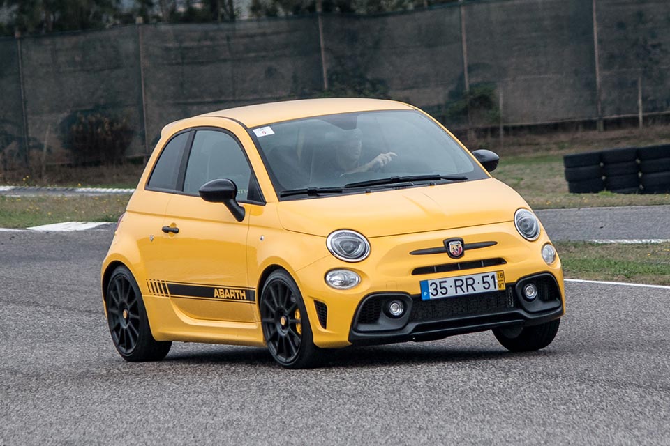 Ensaio: Abarth 595 1.4 T-JET 180CV COMPETIZIONE | Automais