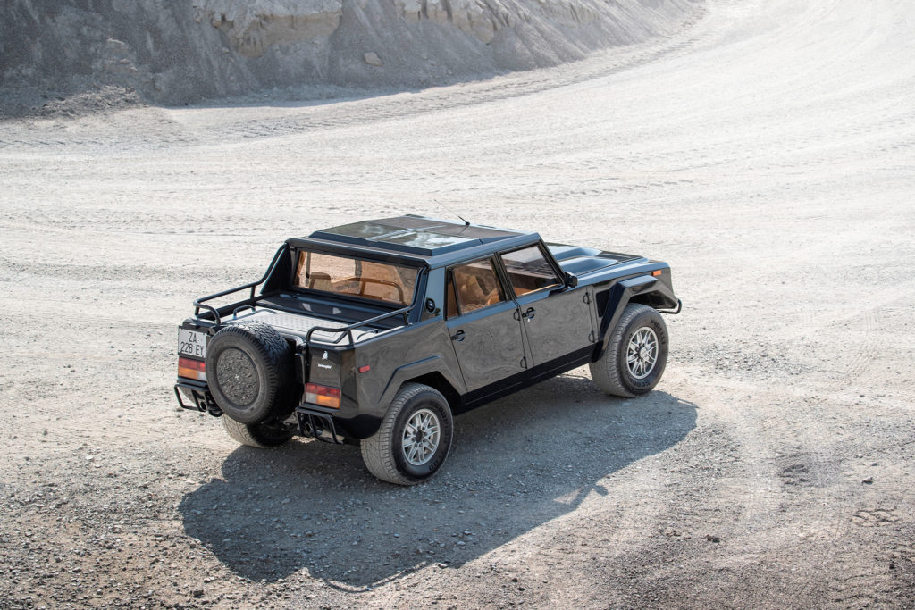 Conheça o Lamborghini LM002, o pai dos SUVs de luxo | Automais