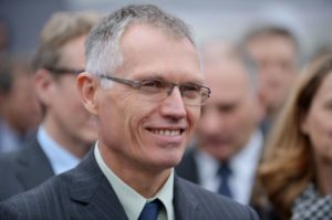 Carlos Tavares preocupado com situação política e guerra de preços thumbnail