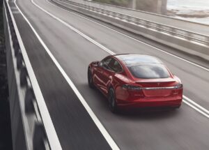 Condutor chinês processa Tesla após comprar carro usado com danos estruturais thumbnail