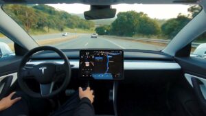 Sistema de condução autónoma da Tesla sob investigação nos Estados Unidos thumbnail