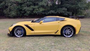 Este Chevrolet Corvette ZR1 completamente novo está à venda thumbnail