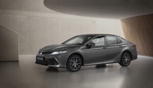 Toyota Camry recebe atualização estética e tecnológica thumbnail