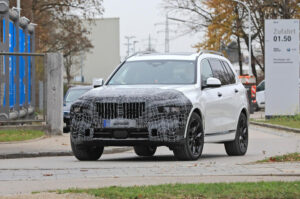 BMW dá início à fase de testes de estrada do renovado X7 thumbnail