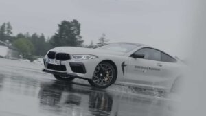 Como fazer drift? A BMW explica em tração traseira e integral thumbnail