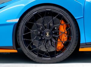 Novo Lamborghini Huracán STO vai “calçar” Bridgestone feitos à medida thumbnail