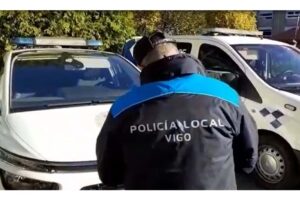 Insólito. Polícia de Vigo multa os próprios carros de patrulha thumbnail
