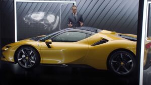 Líder do Design da Ferrari explica os segredos do SF90 Spider thumbnail