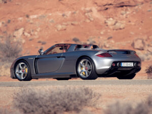 O mítico Porsche Carrera GT foi visto pela primeira vez há 20 anos thumbnail