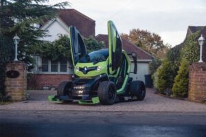 Este Renault Twizy fora do comum está à procura de novo dono thumbnail