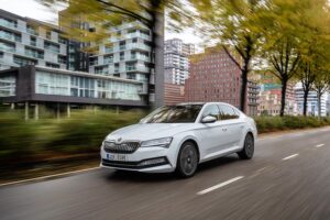 Novo Skoda Superb híbrido plug-in chega a Portugal e já sabemos quanto custa thumbnail
