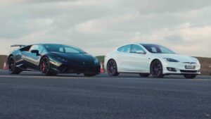 Lamborghini Huracán Performante enfrenta Tesla Model S em drag race thumbnail