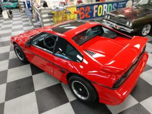 Pontiac Fiero vendido por valor histórico thumbnail