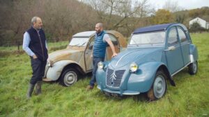 Chris Harris e o seu Citroën 2CV mostram que um drag race lenta também é divertida thumbnail