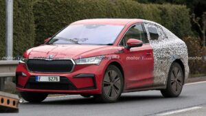 Skoda Enyaq GT “caçado” com meio fato de camuflagem thumbnail