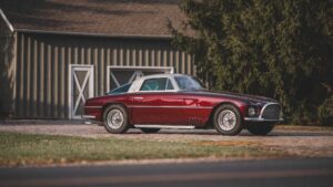 Ferrari 375 America Coupe by Vignale, o clássico extremamente raro vai a leilão e pode custar milhões thumbnail