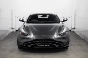 Quer atualizar a grelha do Aston Martin Vantage? Marca britânica disponibiliza nova opção thumbnail