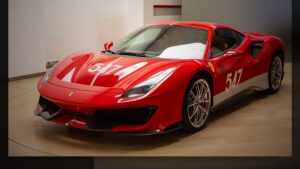 Divisão especial da Ferrari cria 488 Pista com inspiração de competição thumbnail