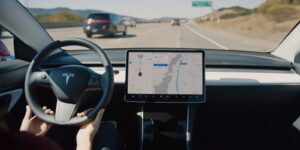 Tesla anuncia que usar o Autopilot reduz em 7 vezes a possibilidade de acidente thumbnail