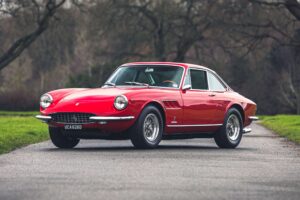 Ferrari 330 GT Coupé by Pininfarina procura novo dono thumbnail