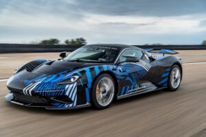 Pininfarina Battista dá início aos testes em pista com Nick Heidfeld ao volante thumbnail