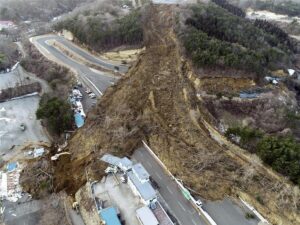 Circuito de Ebisu destruído após terramoto thumbnail