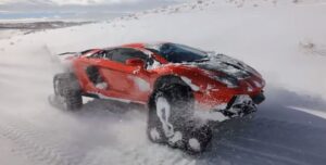 Lamborghini Aventador com lagartas é o “supercarro das neves” thumbnail