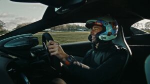 Daniel Ricciardo foi um dos primeiros a andar no novo McLaren Artura thumbnail