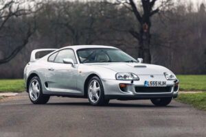 Vai a leilão Toyota Supra (A80) manual de 1993 que já entrou no Top Gear thumbnail