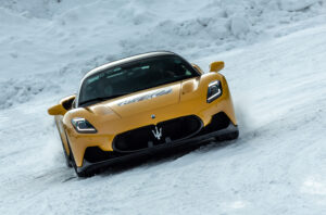 Maserati MC20 continua em testes, agora na neve thumbnail