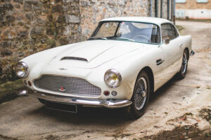 Primeiro Aston Martin DB4 Coupé apresentado ao público está à venda por mais de 900 mil euros thumbnail