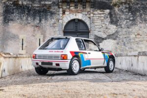 Este Peugeot 205 Turbo 16 vai a leilão e pode custar mais de 300 mil euros thumbnail