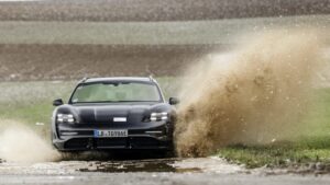 Assista aqui à apresentação do novo Porsche Taycan Cross Turismo thumbnail