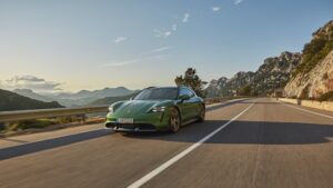 Porsche Taycan Cross Turismo, a versão mais aventureira e versátil do desportivo elétrico thumbnail