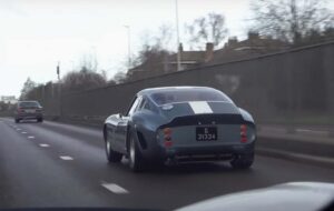 Ferrari 250 GTO e Bugatti Veyron Grand Sport Vitesse protagonizam um dos vídeos mais valiosos do mundo. thumbnail