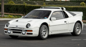 Este Ford RS200 Evolution procura novo dono thumbnail