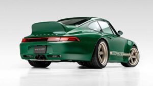 Gunther Werks prova que a cor verde assenta “como uma luva” no Porsche 911 (993) thumbnail