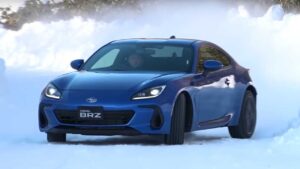 Veja o novo Subaru BRZ, o “primo” do Toyota GR 86, a divertir-se na neve thumbnail