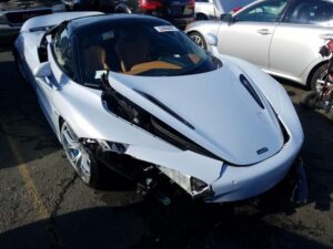 McLaren 720S acidentado vai a leilão e pode custar uma pechincha thumbnail