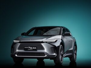 Toyota BZ4X Concept, o protótipo que vai dar origem ao primeiro 100% elétrico da marca que chega em 2022 thumbnail