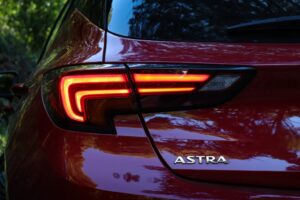 Novo Opel Astra vai receber variantes híbridas plug-in thumbnail