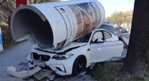 Despiste acaba com BMW M2 esmagado por coluna de betão thumbnail