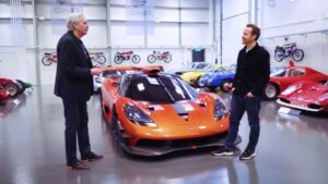 Conheça a espantosa garagem de Gordon Murray, o criador do McLaren F1 e do T.50 thumbnail