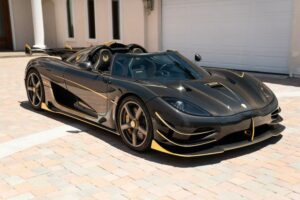 Koenigsegg Agera RS Phoenix, um one-off com detalhes em ouro que procura novo dono thumbnail