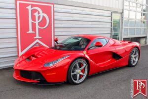 Ferrari LaFerrari com 500 quilómetros no odómetro está à venda thumbnail