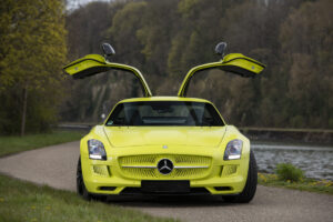 Sabia que o Mercedes-Benz SLS AMG teve versão 100% elétrica? Uma das poucas unidades produzidas está à venda thumbnail