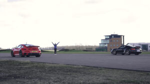Como se comporta o novo Porsche Turbo S ao lado do antecessor? thumbnail