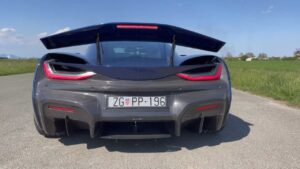 Rimac C_Two “esmaga” Porsche Taycan Turbo S em duelo 100% elétrico thumbnail