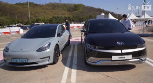 Novo vídeo mostra que Hyundai Ioniq 5 é bem maior do que um Tesla Model 3 thumbnail