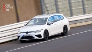 Nova Volkswagen Golf R carrinha apanhada em Nürburgring quase sem camuflagem thumbnail